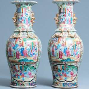 Paire de vases en porcelaine de Canton du 19ème siècle