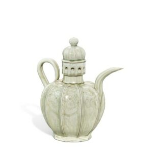 Longquan celadon schenkkan met bloemmotieven – Periode van de Vijf Dynastieën tot de Noordelijke Song-dynastie