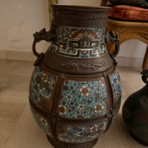 Sino-Japanse cloisonné vaas: de kunst van email en brons